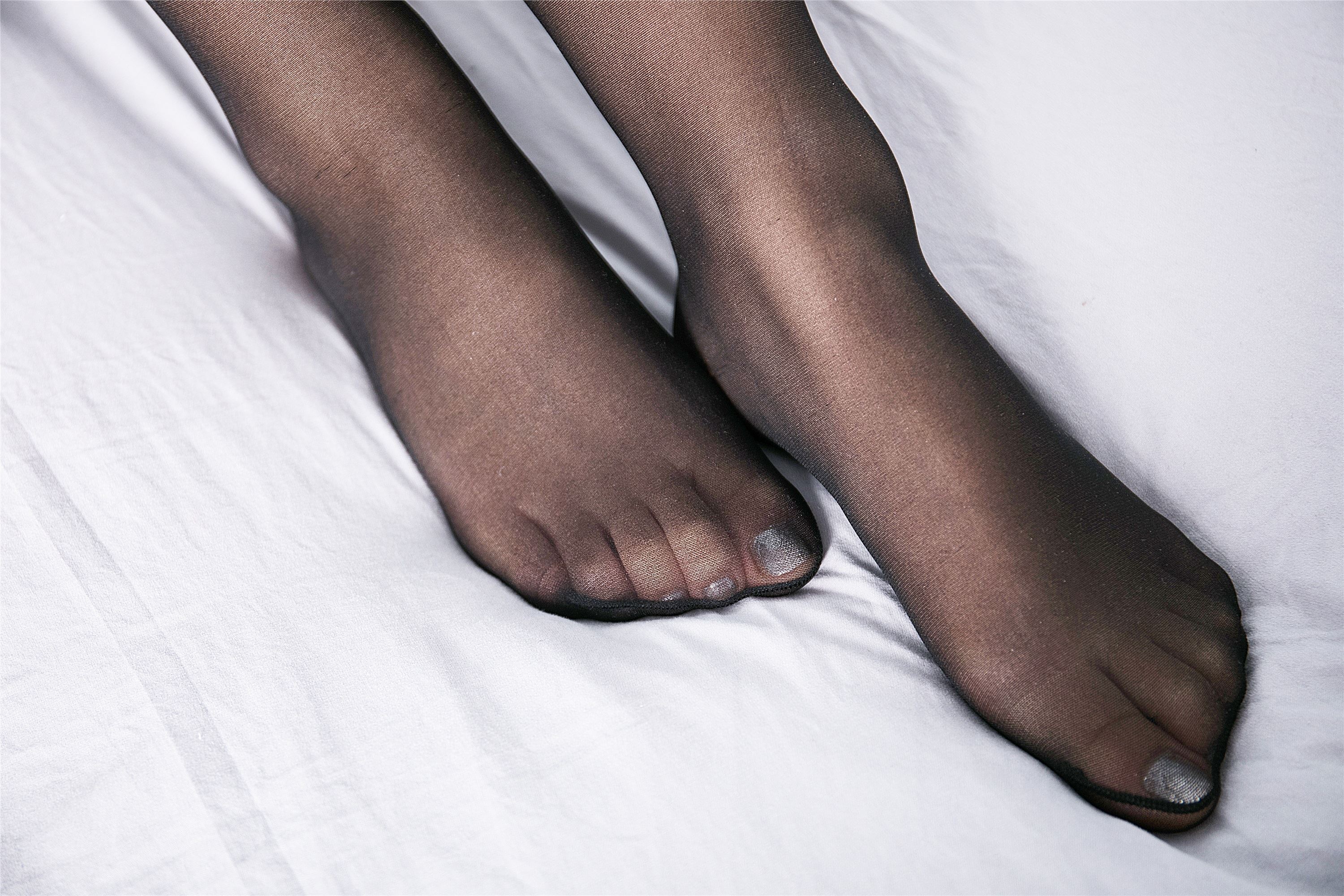 奈丝写真 NO.004 高高-周末慵懒的黑丝美腿